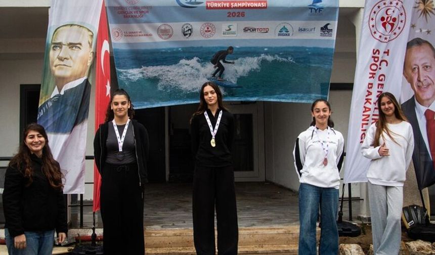 Samandağ Türkiye’nin Sörf Merkezi Oldu: Hataylı Sporcular Zirvede
