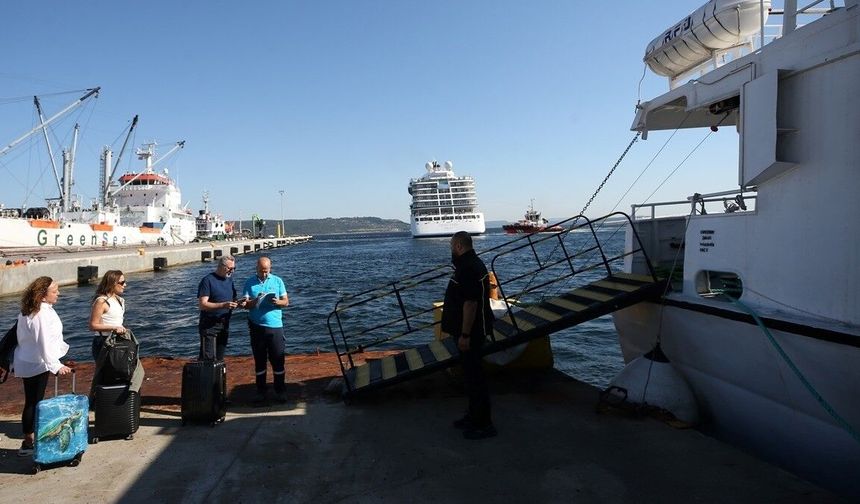 Çanakkale-Limni Adası feribot seferleri başladı