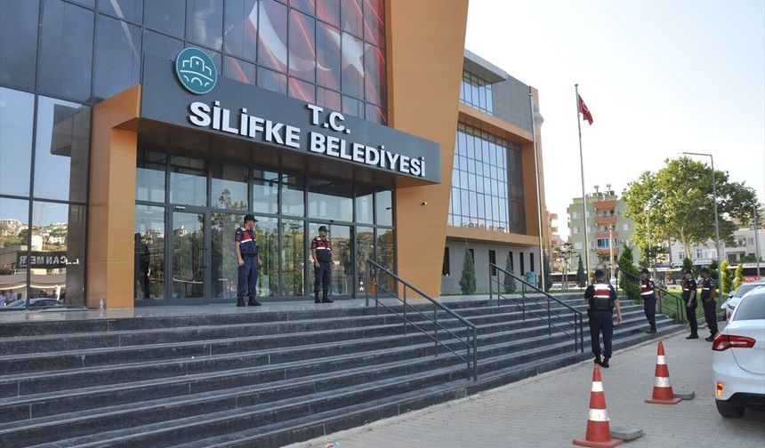 GÜNCELLEME 2 - Silifke Belediyesine yönelik operasyonda Belediye Başkanı Turgut ve 17 şüpheli gözaltına alındı