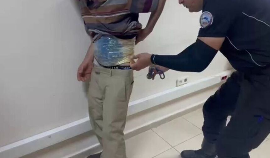 Hatay'da Pes Dedirten Yöntem! Uyuşturucuyu Vücuduna Böyle Gizlemiş