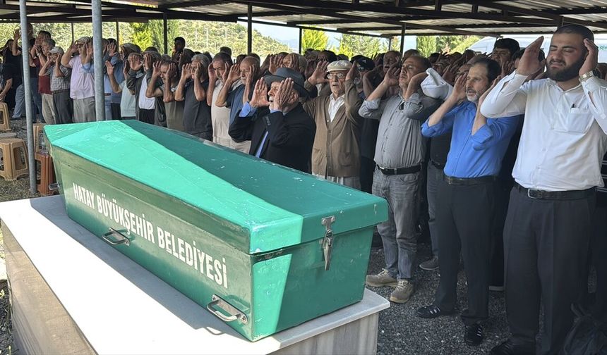 Defne'de Baba ve Kıza Acı Veda: Yan Yana Defnedildiler