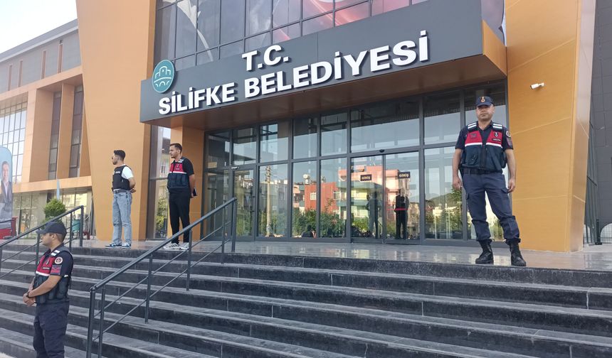 Mersin'de Silifke Belediyesine yönelik operasyon düzenlendi