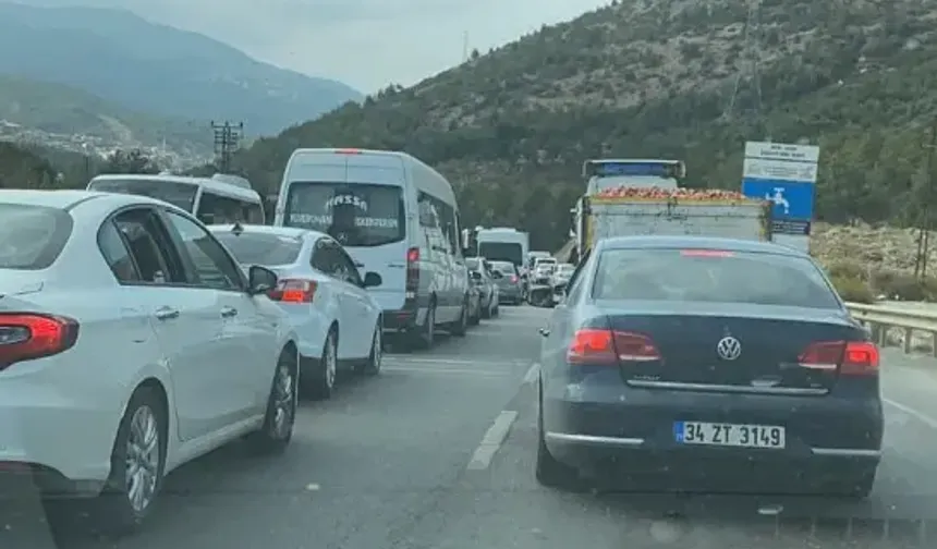 Hatay'daki Kritik Yollar Kapalı: Trafik Çilesi Ne Zaman Bitecek?