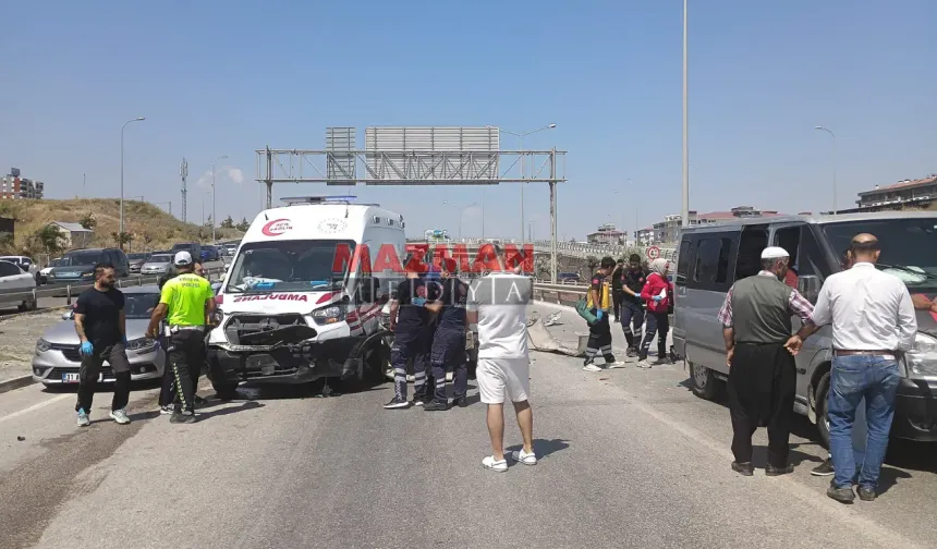 Hatay'da Ambulans Kaza Yaptı! Çevreyolu'nda Zincirleme Kaza