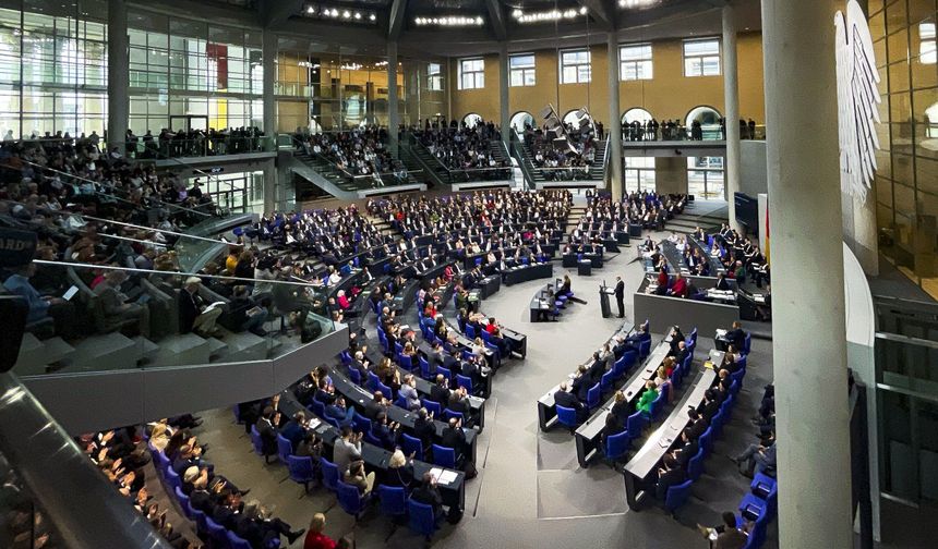 Almanya'da hükümet, ekonomik reform paketini kamuoyuyla paylaştı