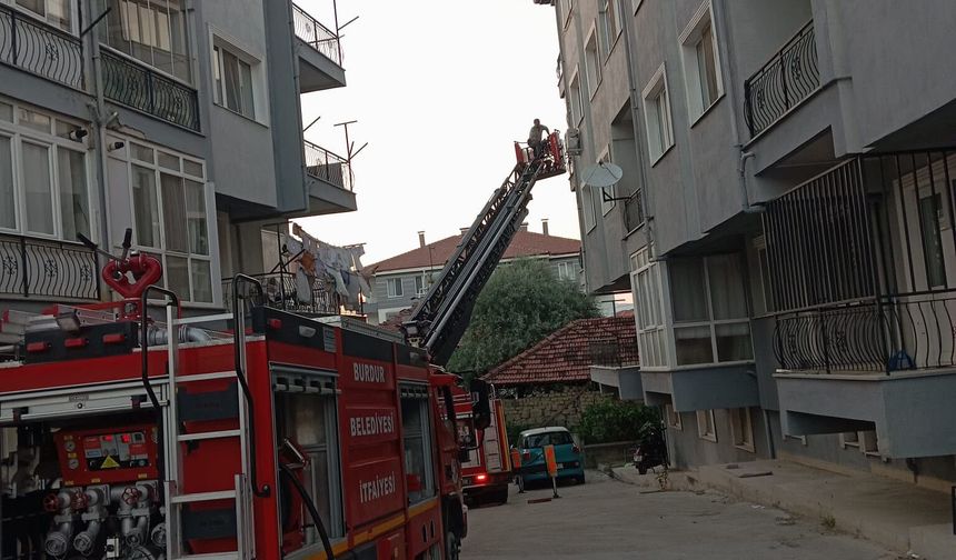 Burdur'da apartman dairesinde çıkan yangın söndürüldü