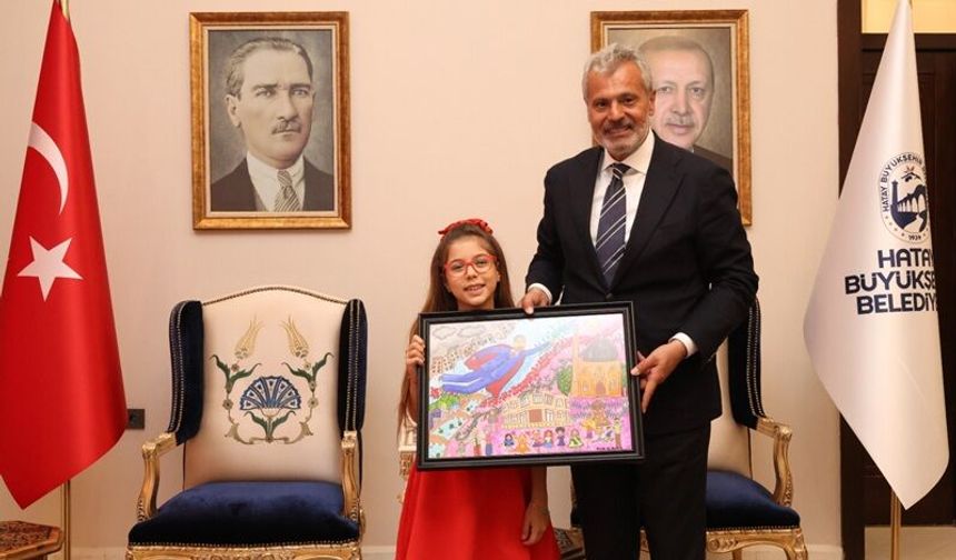 Dünya Birincisi Minik Asya, Öntürk’ü Süper Kahraman Olarak Çizdi