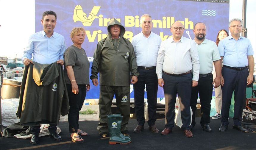 Erdemli Belediyesinden balıkçılara malzeme desteği