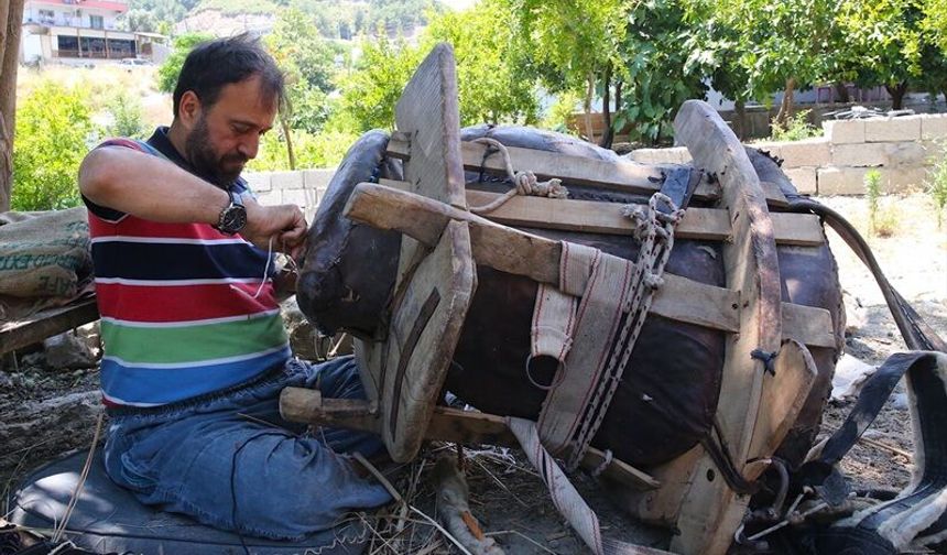 Hatay'da Ata Mesleğini Tek Başına Ayakta Tutuyor