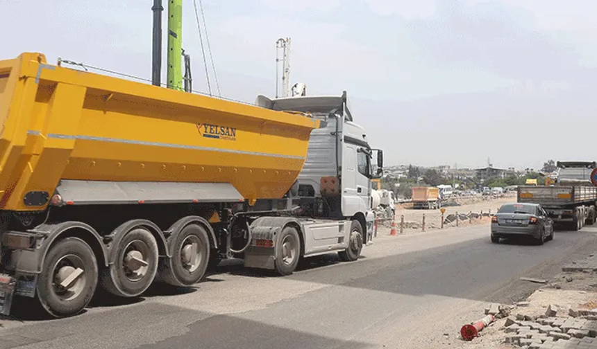 Hız Yapan Hafriyat Kamyonları Antakya'da Kaza Endişesini Artırıyor