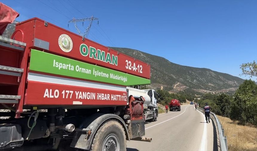 Isparta'nın Eğirdir ilçesinde ormanlık alanda yangın çıktı