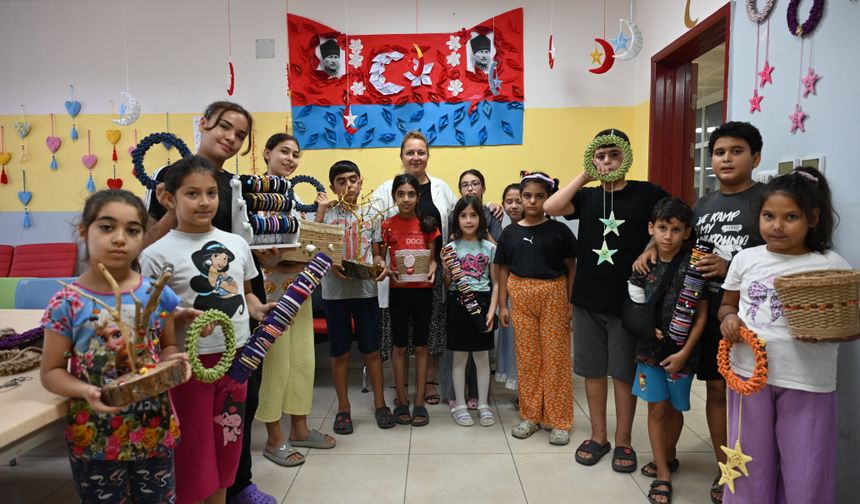 Öğrenciler yaz tatilinde atık malzemelerden dekoratif ürün tasarlıyor