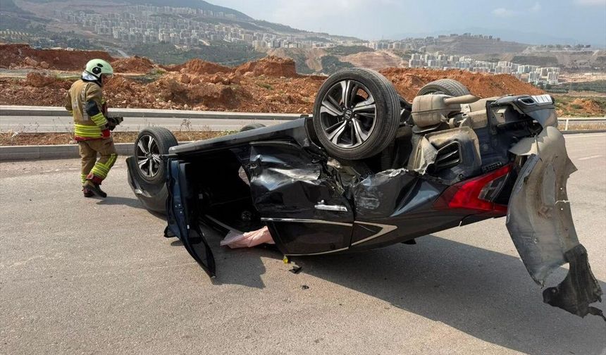 İskenderun’da Feci Kaza: Devrilen Otomobilde 2’si Çocuk 4 Yaralı