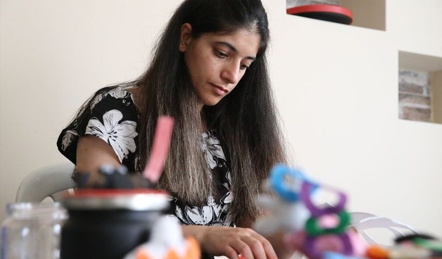 İskenderun’da El Emeğini Çocukların Mutluluğuna Dönüştürüyor