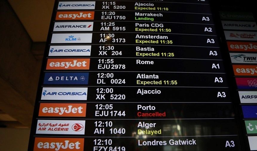 Hava yolu şirketi EasyJet'in Fransa'daki kabin çalışanları greve gitti