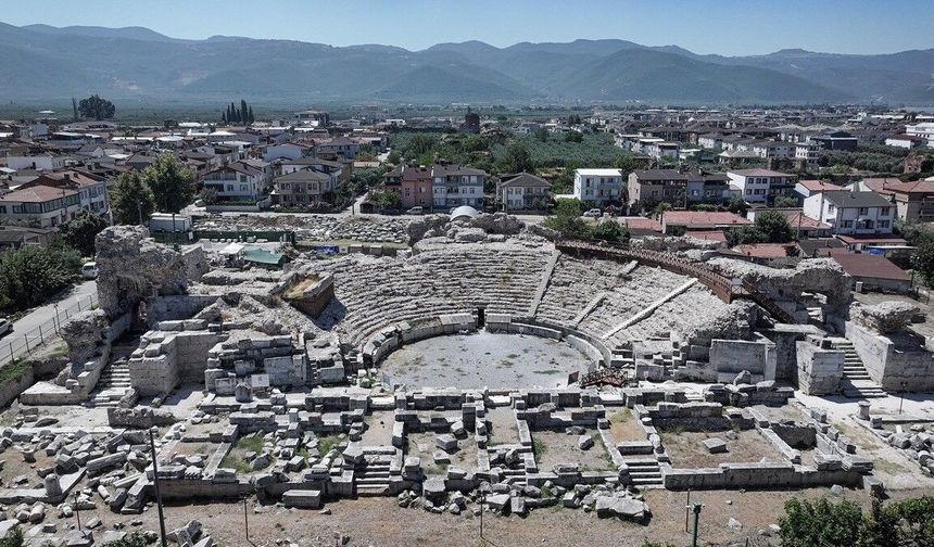 İznik Roma Tiyatrosu'ndaki nekropolde bulunan iskeletlerde veba bulgusuna rastlandı