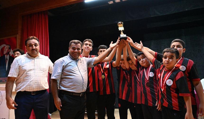 Kadirli'de Kur'an kursundaki yarışmalarda dereceye giren öğrenciler ödüllendirildi