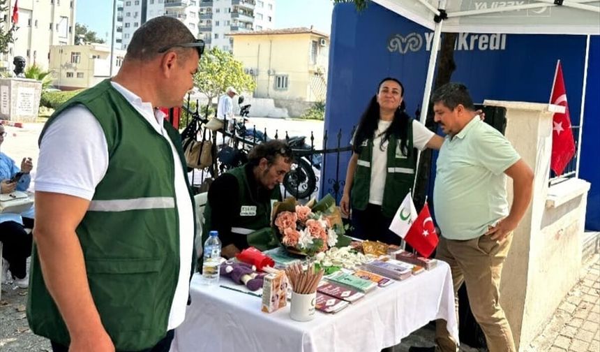 Kadirli'de sigarayı bırakma kararı alanlara kitap hediye edildi
