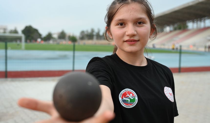 Teneffüste koşarken keşfedilen Elfinay Kama, atletizmde 2 yıl üst üste Türkiye şampiyonu oldu
