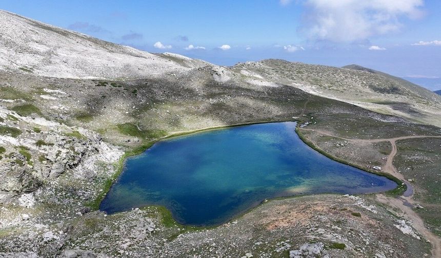 Uludağ'ın zirvesindeki 7 göl milyonlarca yıllık jeolojik mirası yaşatıyor