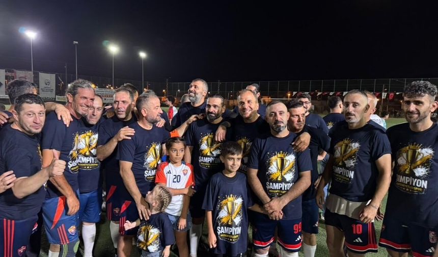 MEDENİYETLERSPOR ZİRVEDE! FİNALDE DEFNE VETERAN’I 2 GOLLE DEVİRDİ