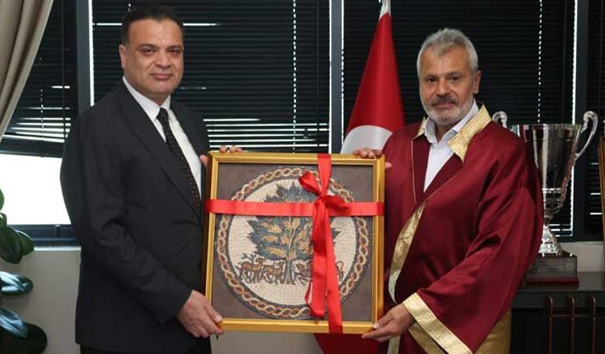 Başkan Öntürk Hatay’ın Ahilerini Ağırladı, Ahilik Kaftanı Giydi!