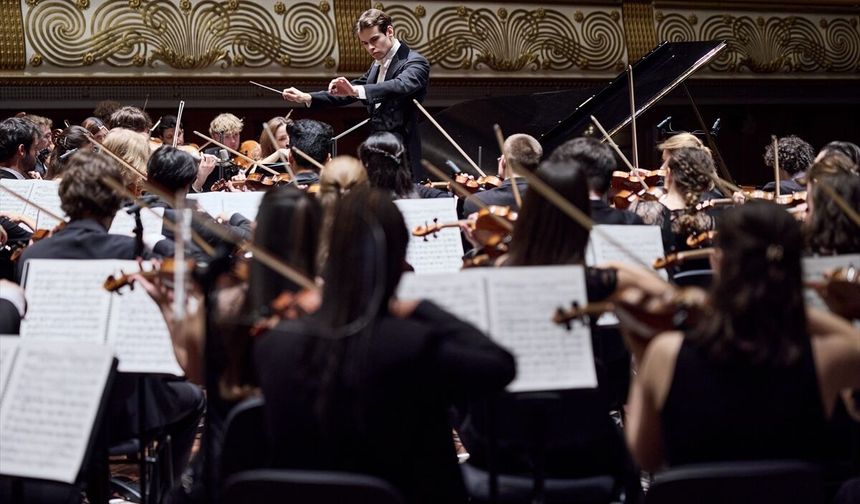 'Carmina Burana' sahne kantatını 22 yaşındaki Maximilian Cem Haberstock yönetecek