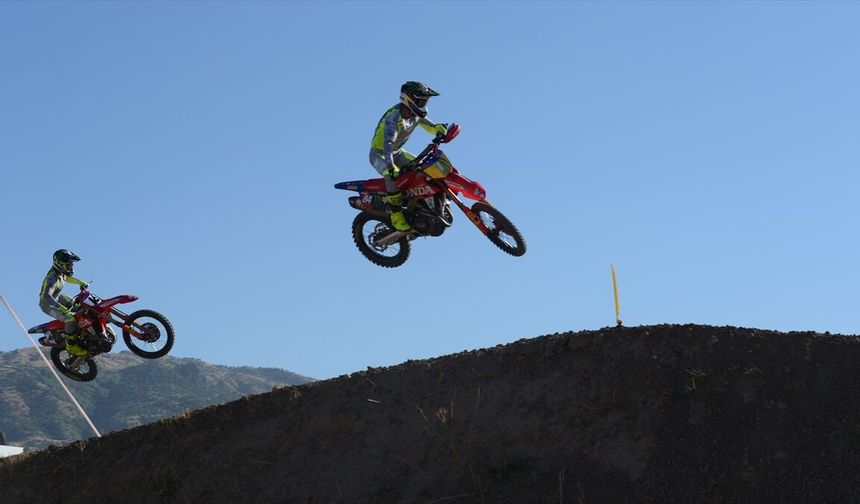 Dünya Motokros Şampiyonası'nı 500 binin üzerinde sporsever izledi