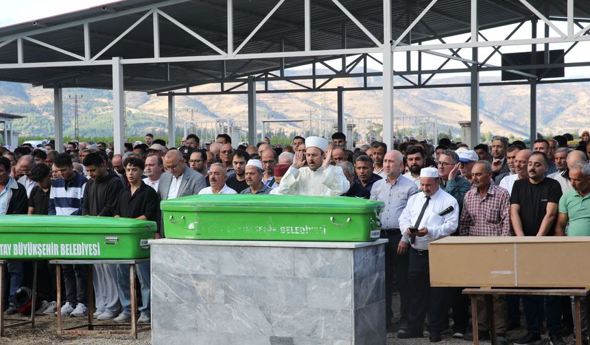 Gaziantep'teki Kazada Hayatını Kaybedenlerin Cenazeleri Hatay'da Defnedildi