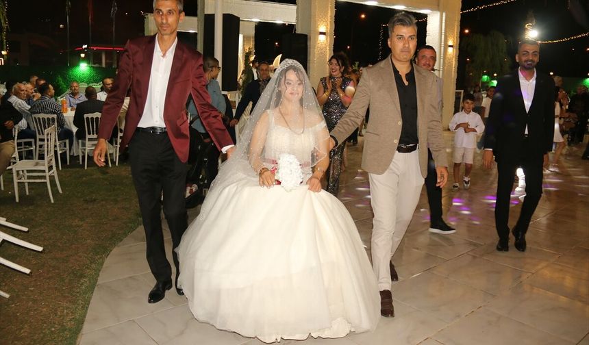 Hatay'da Down sendromlu Pınar'ın gelinlik giyme hayali gerçek oldu