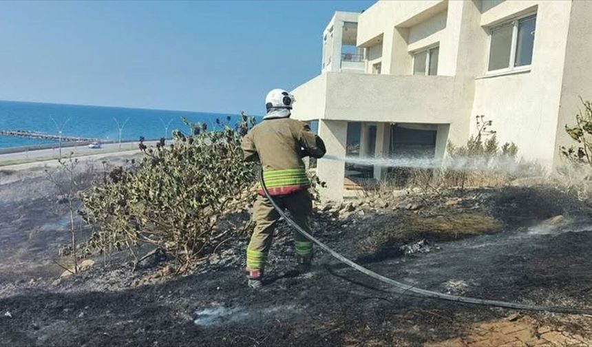 Hatay'da Otluk Alanda Çıkan Yangın Söndürüldü