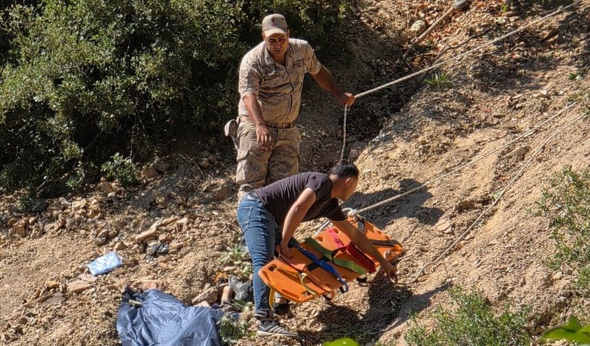 Hatay'da uçuruma yuvarlanan motosikletin sürücüsü hayatını kaybetti