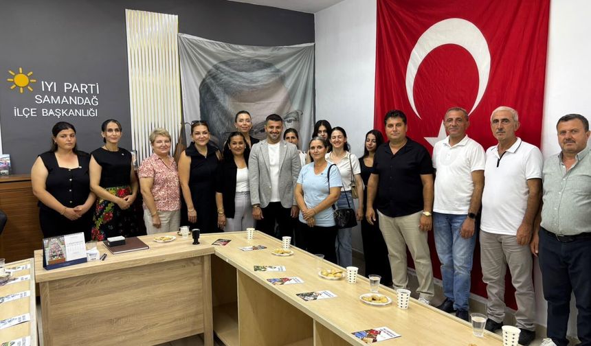 İYİ Partili Kadın Yöneticiler Samandağ’da Esnafın Nabzını Tuttu