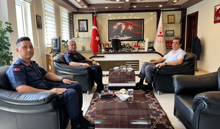 Mersin İl Jandarma Komutanı Tuğgeneral Güçlü'den Bozyazı Kaymakamı Topsakaloğlu'na ziyaret