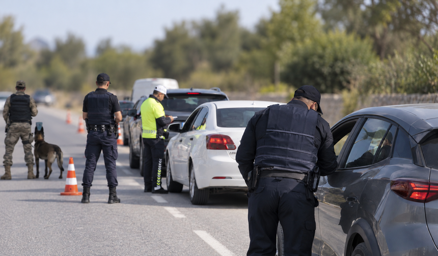 Samandağ’da 13 Günlük Sıkı Denetim: 4 Bin 180 Sorgu, 8 Yakalama!