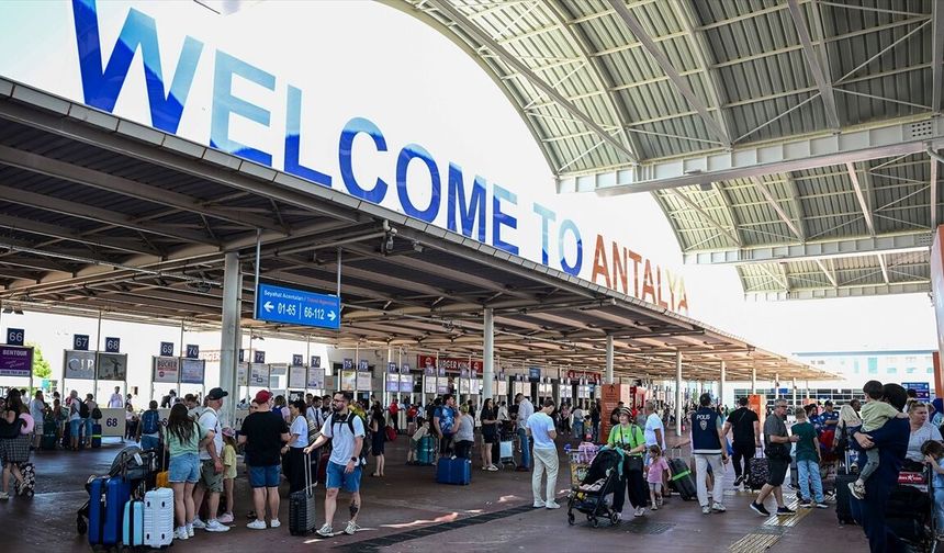 Türkiye'ye 8 ayda en fazla yabancı ziyaretçi Rusya ve Almanya'dan geldi