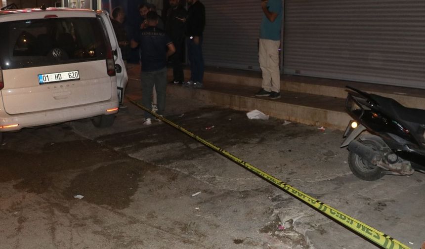 Adana'da düzenlenen silahlı saldırıda bir genç ağır yaralandı