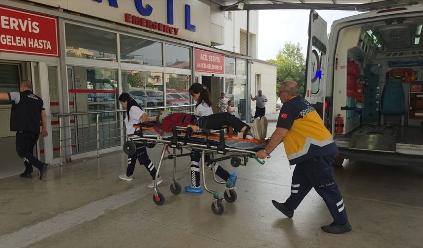 Adana'da otomobille çarpışan motosikletteki 2 kişi yaralandı