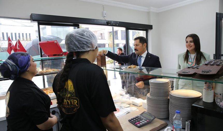 Atatürk Caddesi’nde Hayat Yeniden Başladı: Evlerde Işıklar, İş Yerlerinde Kepenkler Açıldı