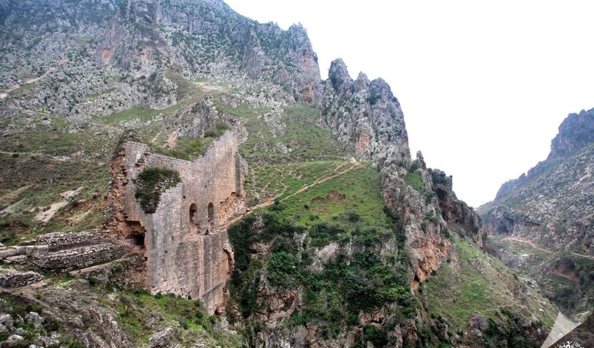 Antakya'nın Yüzyıllara Meydan Okuyan Kapısı: Demirkapı Surları