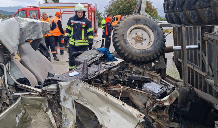 Burdur'da traktörle çarpışan otomobilin sürücüsü yaralandı