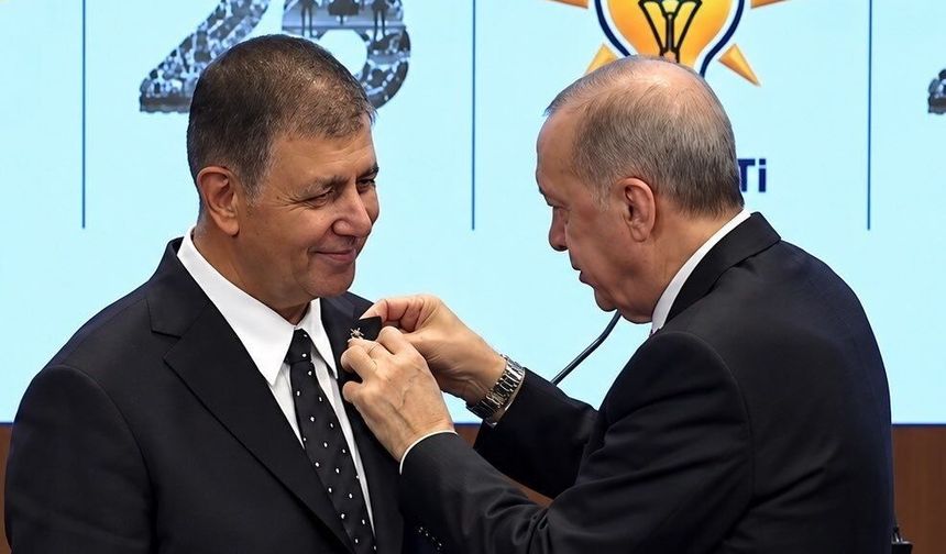 Cemil Tugay AK Parti’ye Geçti: Rozetini Erdoğan Taktı!
