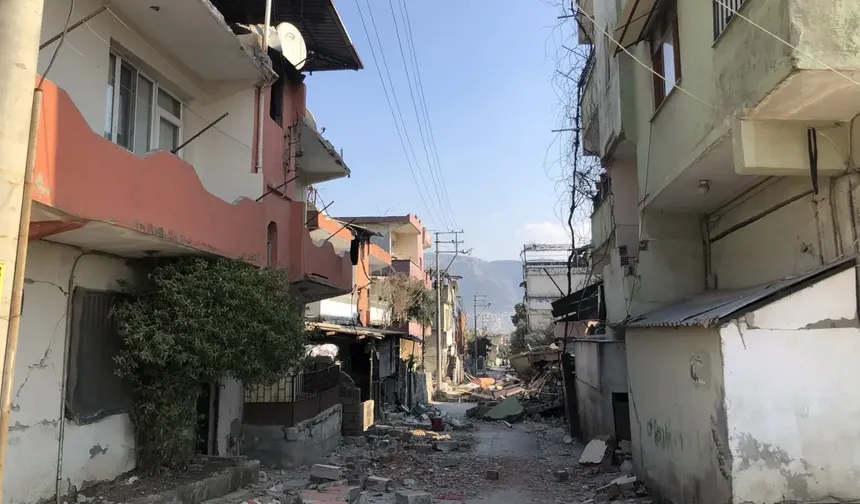 Antakya’da 35 Vatandaşın Ev Çığlığı: “Yıllarımızın Birikimi Gitti, Sesimizi Duyun!”