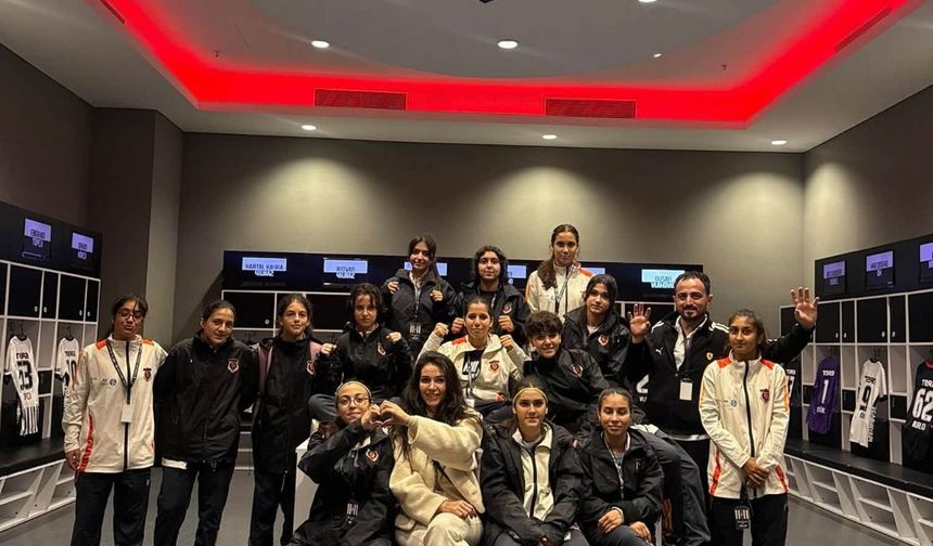 İskenderunlu Kadın Futbolcular Beşiktaş İle Karşılaştı