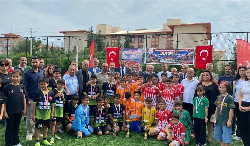 Osmaniye'de ilkokullar arası futbol turnuvası sona erdi