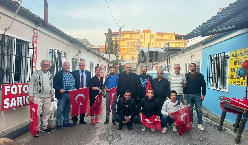 Antakya Ve Defne CHP Örgütlerinden Bayrak Dağıtımı