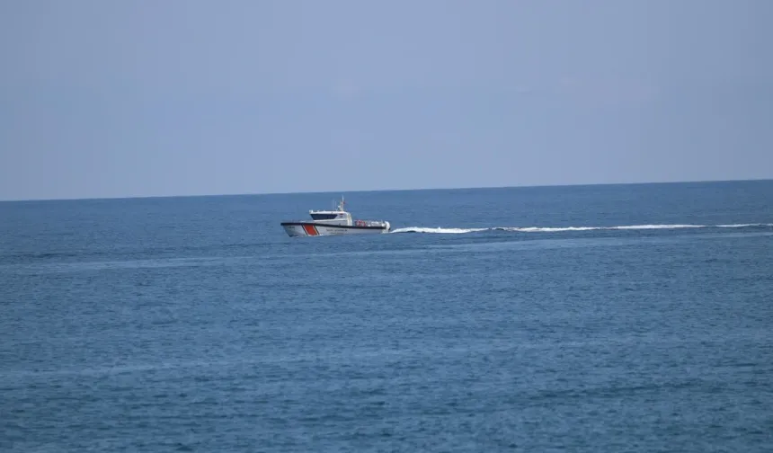 Hatay'da batan teknedeki 3 balıkçı kurtarıldı